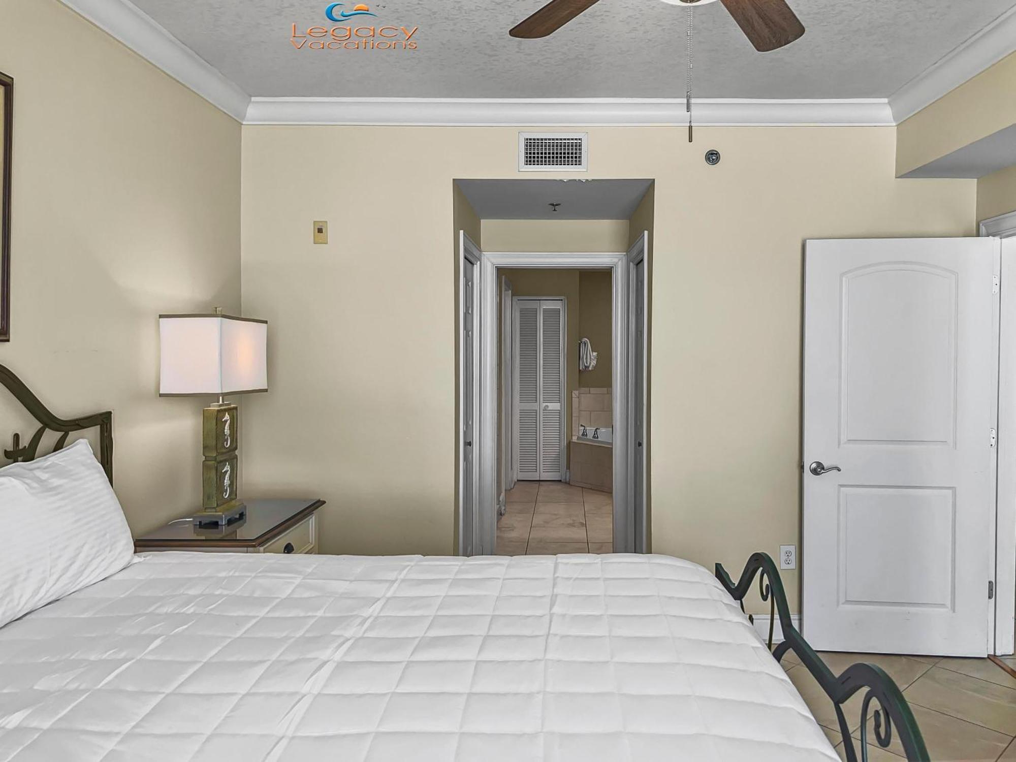 Apartment Azure #413- 3 Bd Beachfront - King Beds! *