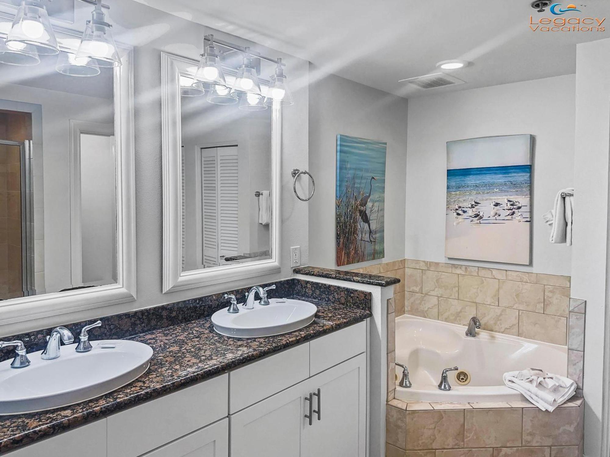Az 102- 4bd Gulf Front Condo-3 Kings -1 Queen Bed! Apartment *