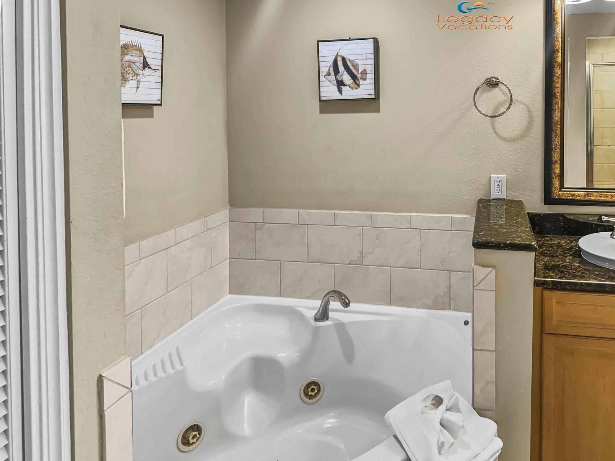 Apartment Azure #413- 3 Bd Beachfront - King Beds! Fort Walton Beach