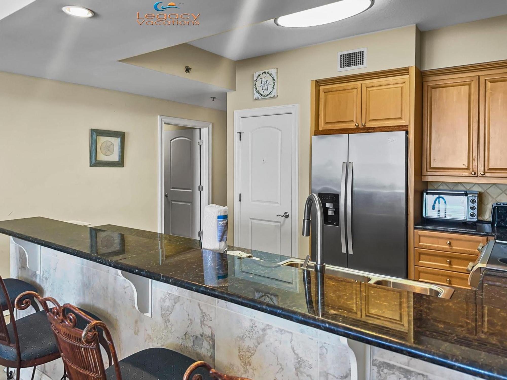 Apartment Azure #413- 3 Bd Beachfront - King Beds!