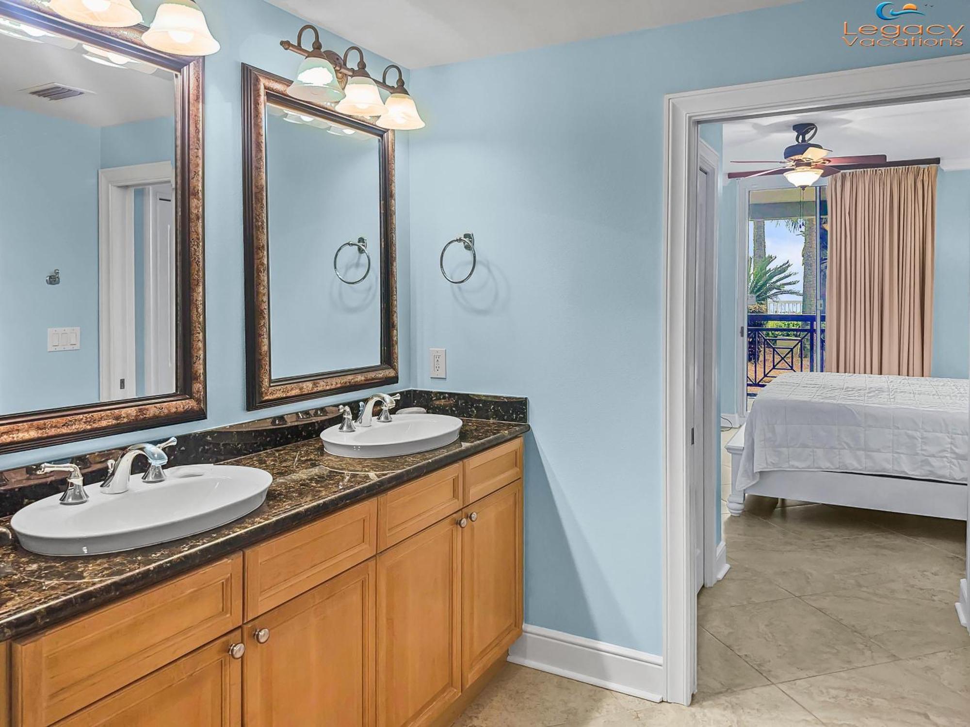 Az 115 - Beautiful Poolside 4 Bd Beachfront Fort Walton Beach