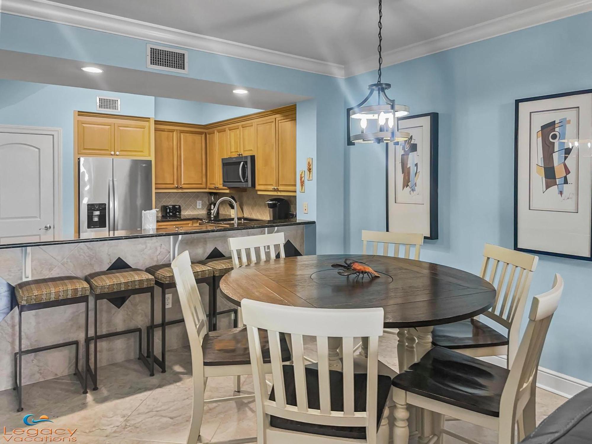 Az 115 - Beautiful Poolside 4 Bd Beachfront Apartment