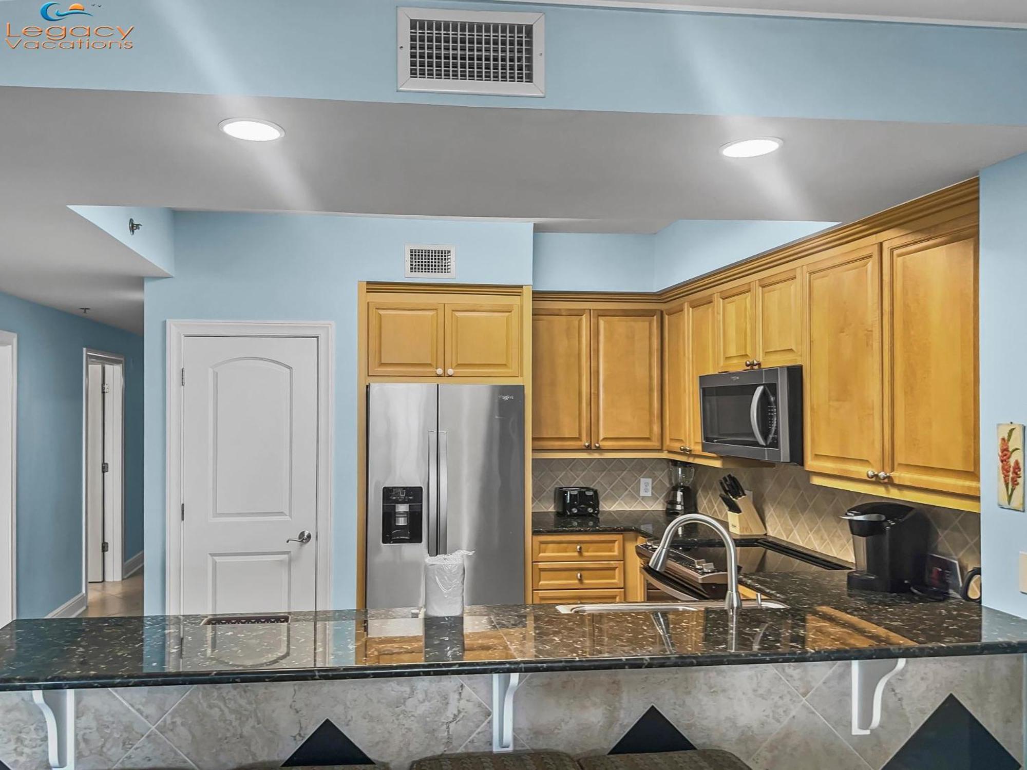 Az 115 - Beautiful Poolside 4 Bd Beachfront