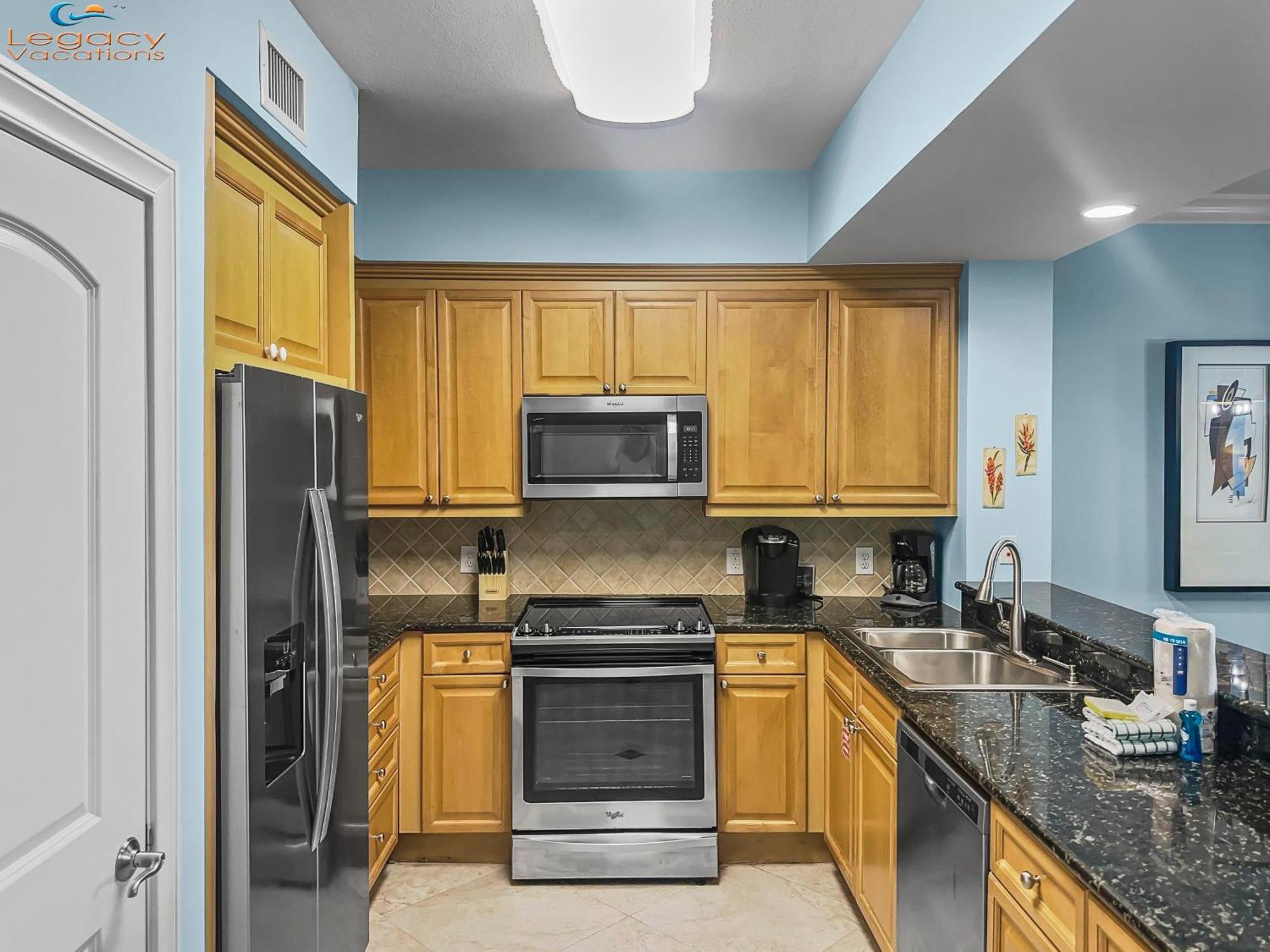 Az 115 - Beautiful Poolside 4 Bd Beachfront Apartment *
