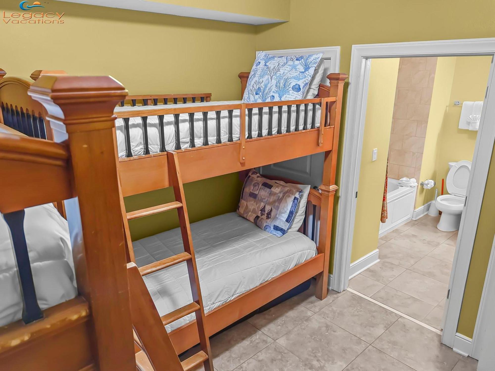 Azure #414-beachfront Premium Amenities-sleeps 10! Apartment *