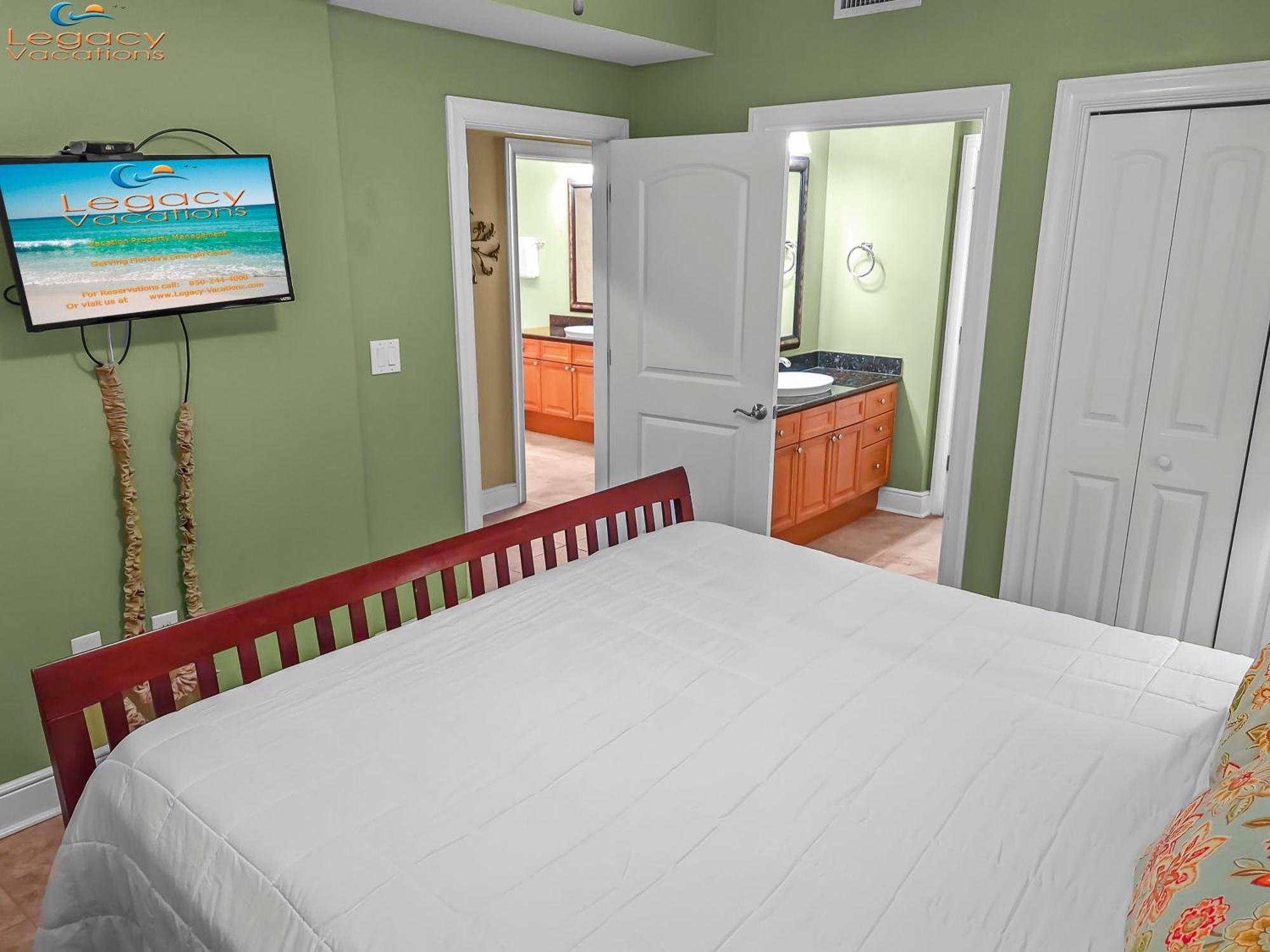 Apartment Azure #414-beachfront Premium Amenities-sleeps 10! Fort Walton Beach