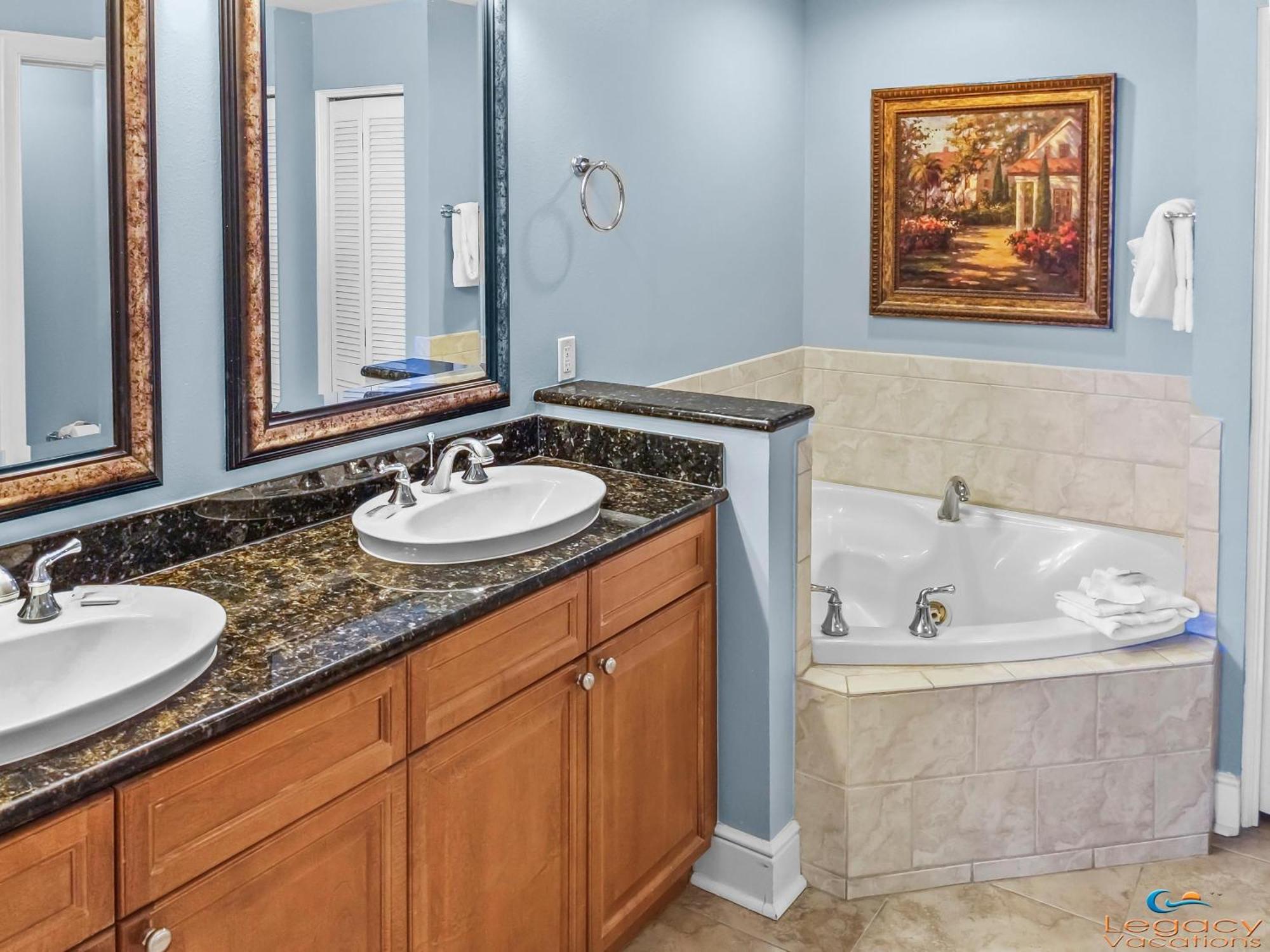 Azure #414-beachfront Premium Amenities-sleeps 10! * Fort Walton Beach