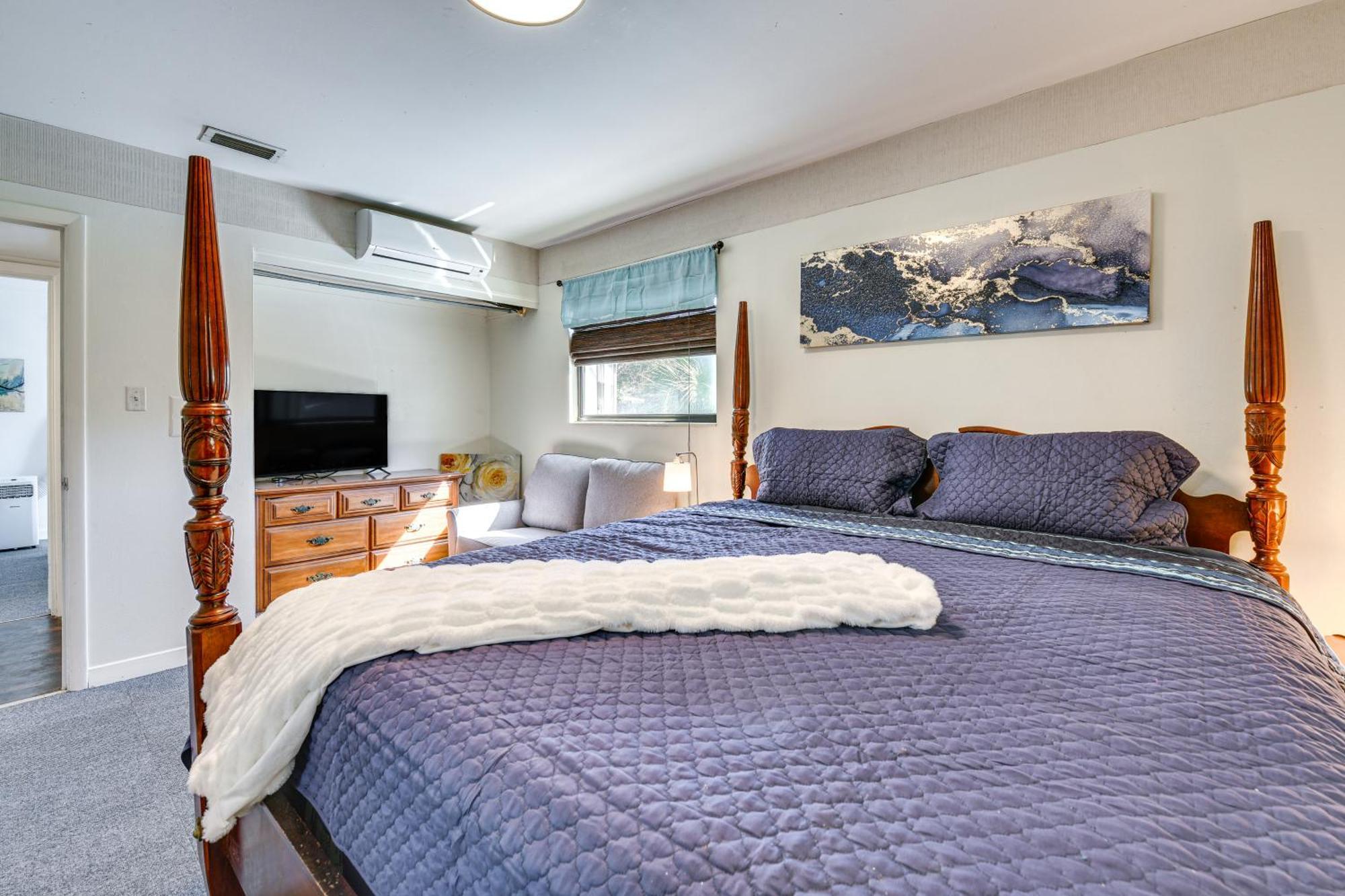Walton With Shared Pool - 2 Mi To Beach!