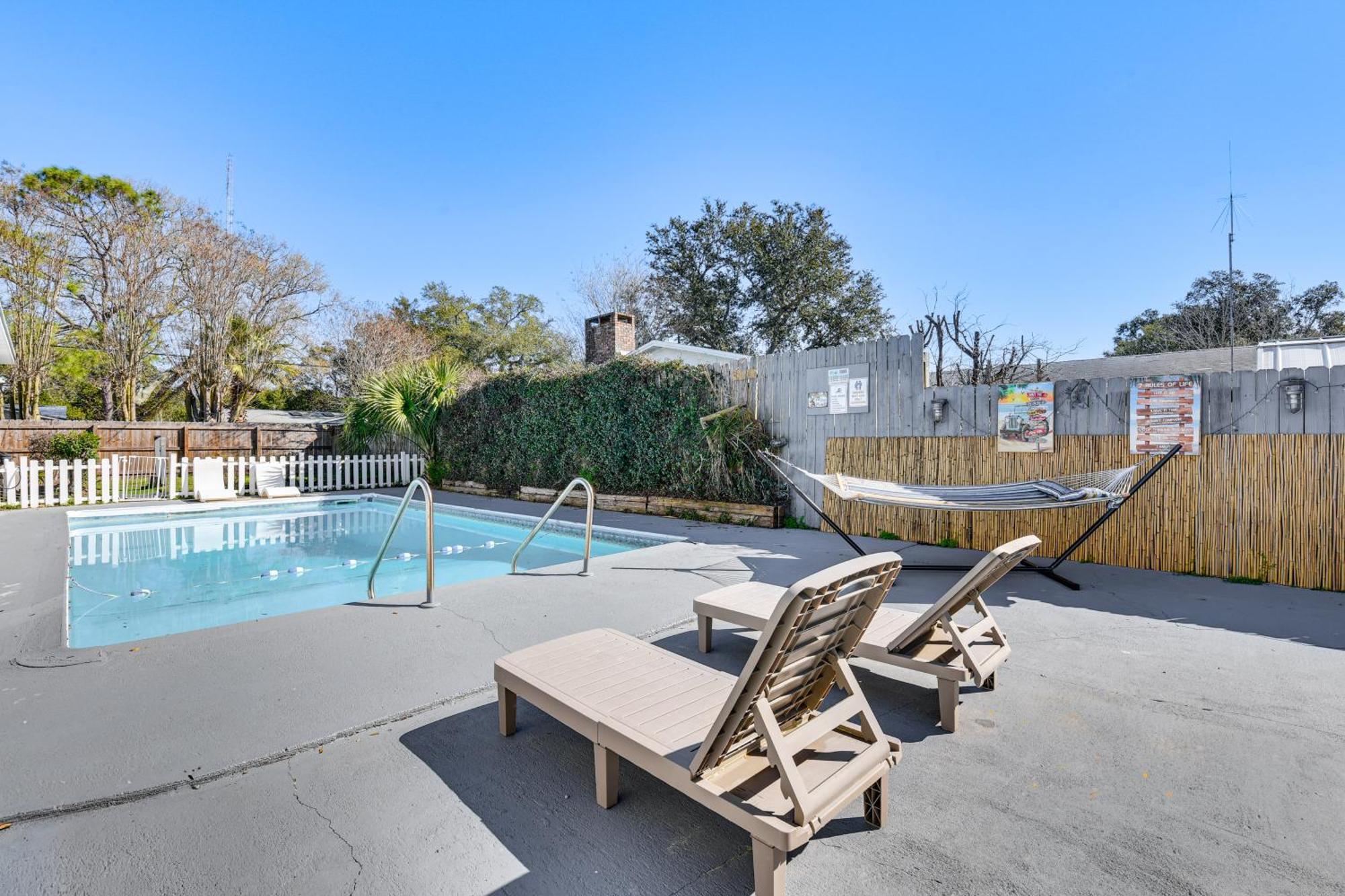 Walton With Shared Pool - 2 Mi To Beach! *