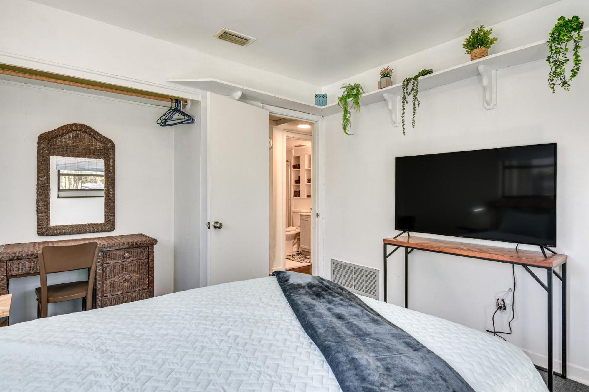 Walton With Shared Pool - 2 Mi To Beach! *