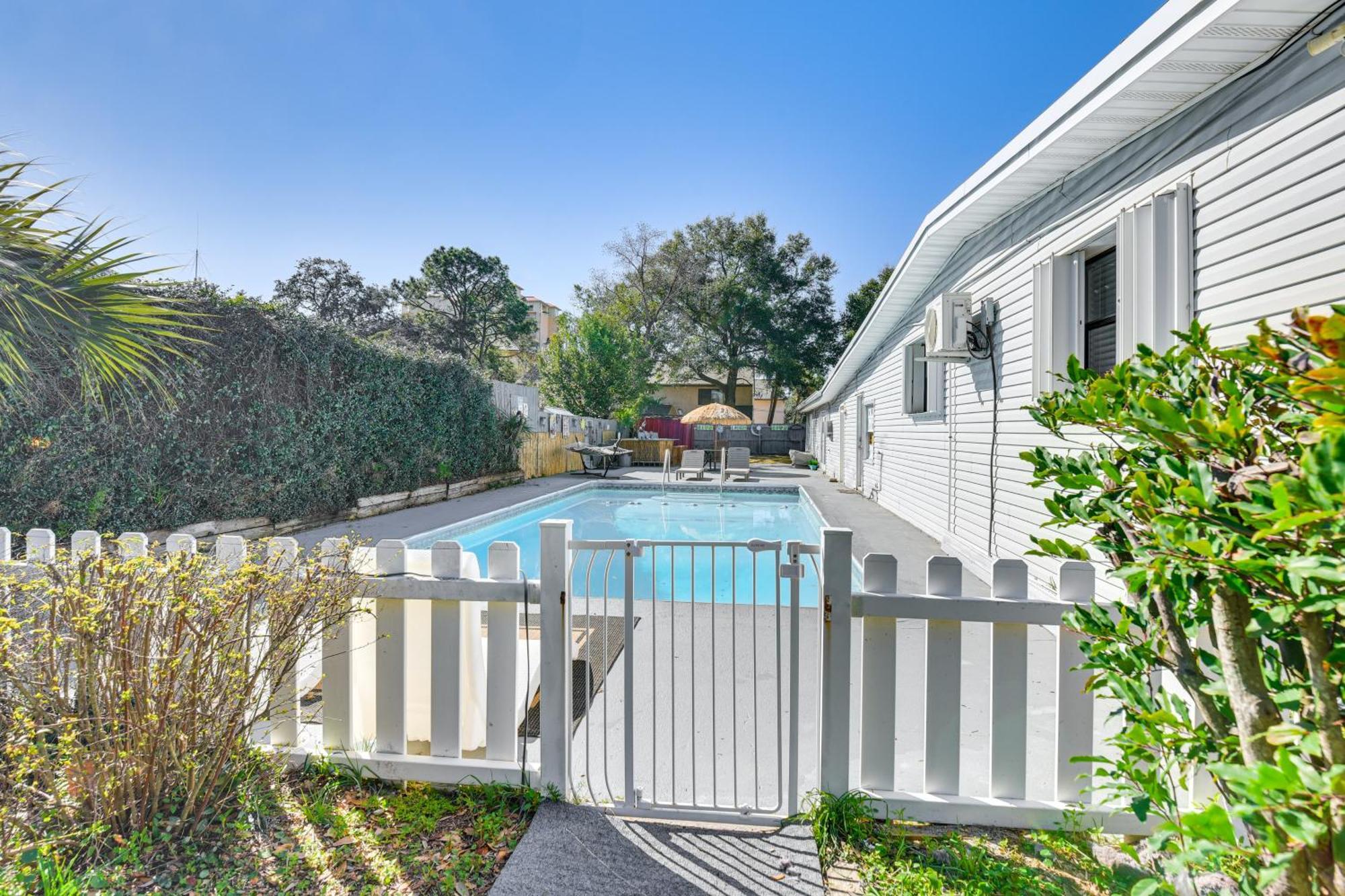 Walton With Shared Pool - 2 Mi To Beach! *