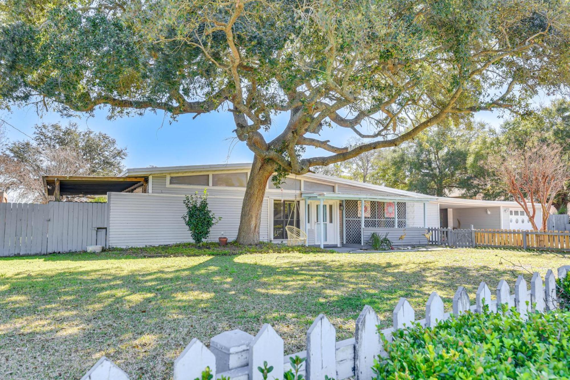 Holiday home Walton With Shared Pool - 2 Mi To Beach! Fort Walton Beach