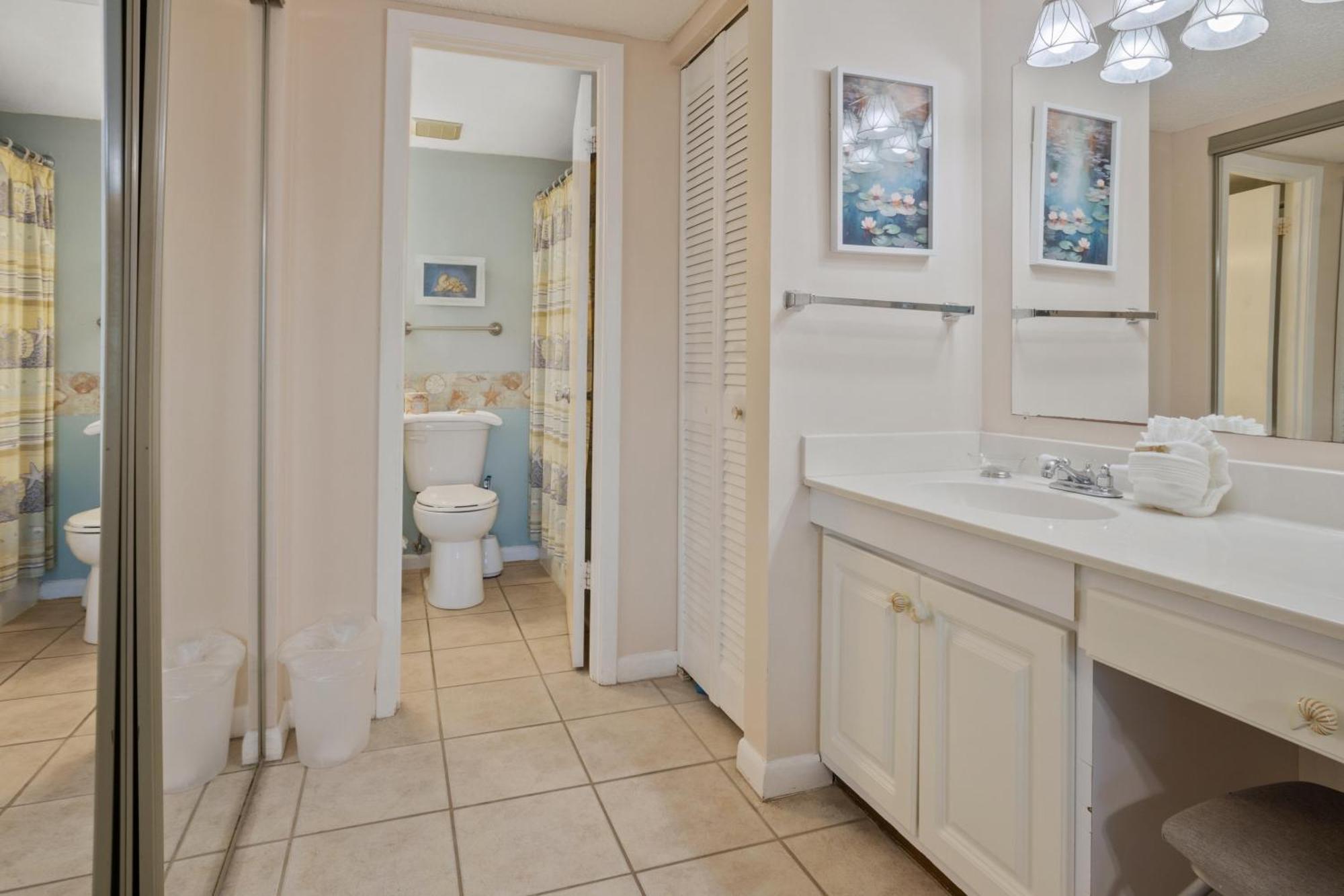Emerald Isle 205 By Alicia Hollis Open Until Mar 21st Holiday home Fort Walton Beach