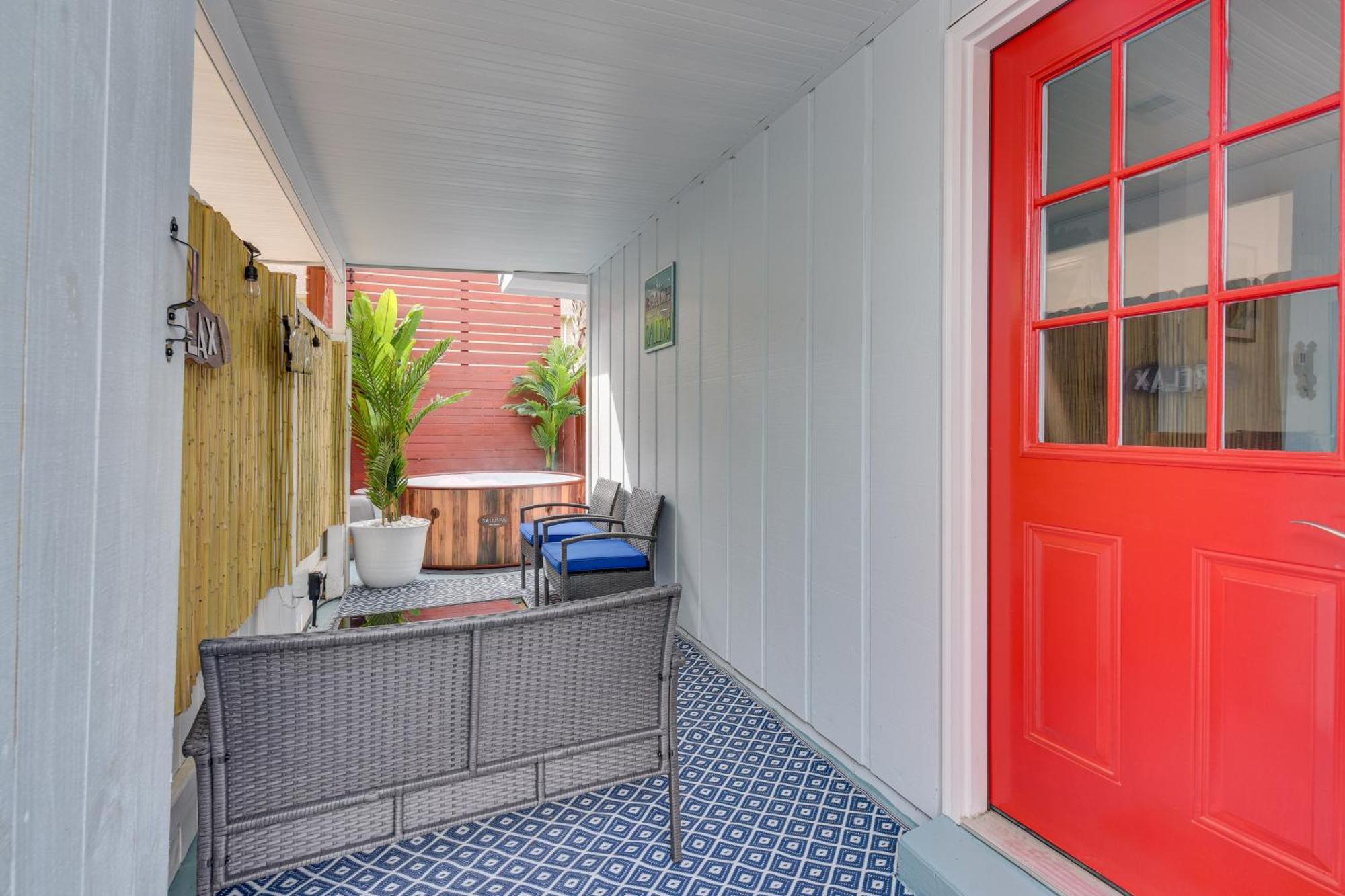 Walton With Patio And Hot Tub! *