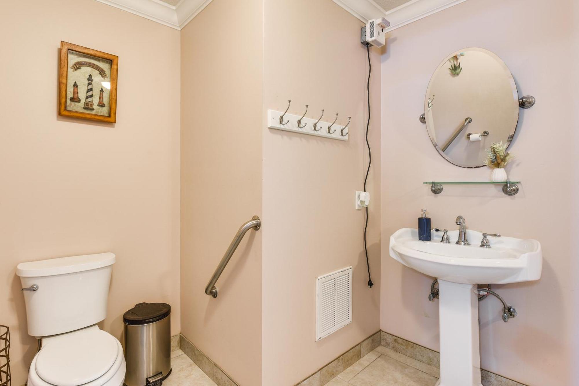 Pet-friendly Walton 4 Mi To Ocean