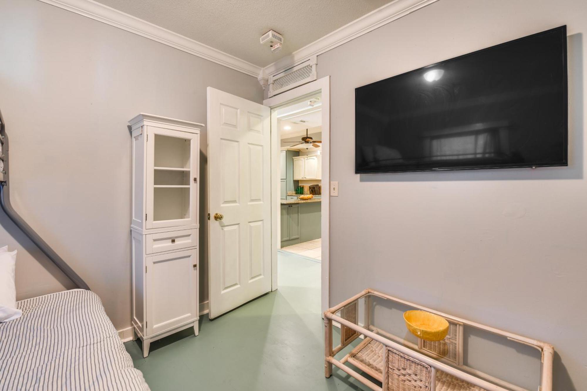Pet-friendly Walton 4 Mi To Ocean