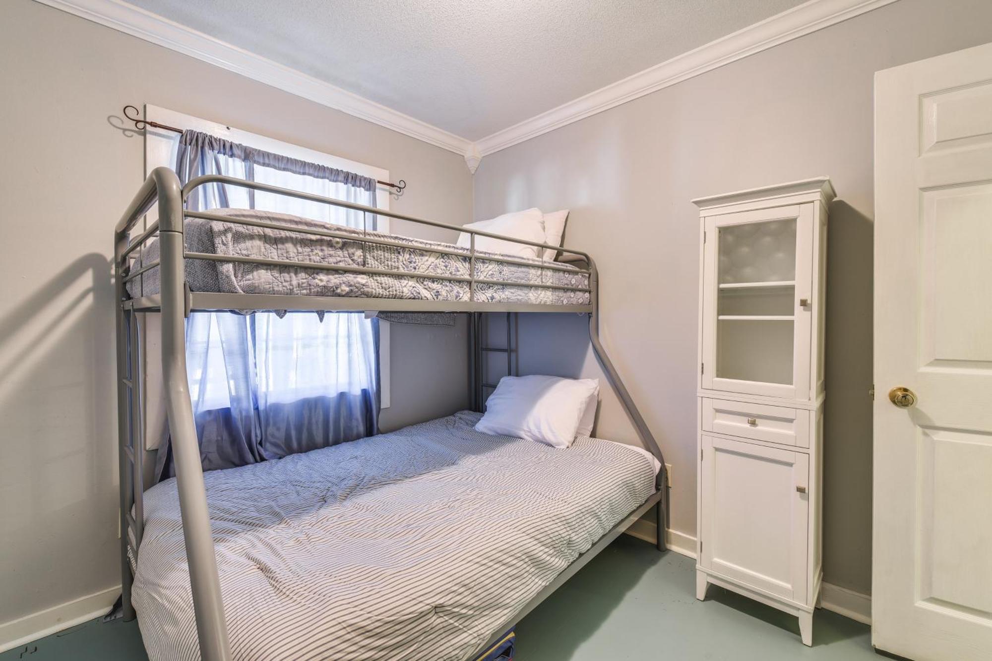 Pet-friendly Walton 4 Mi To Ocean *