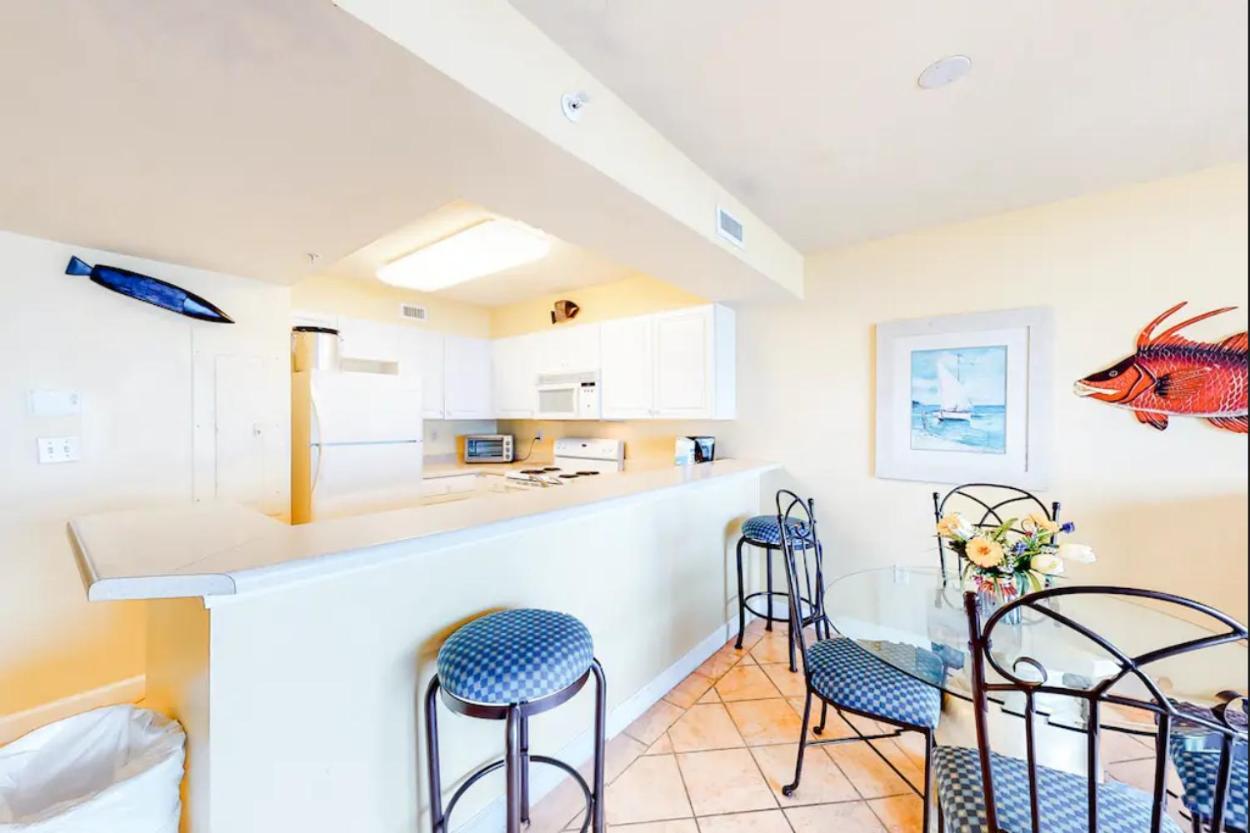 1 Bed 2 Bath With Balcony View Of The Gulf Holiday home