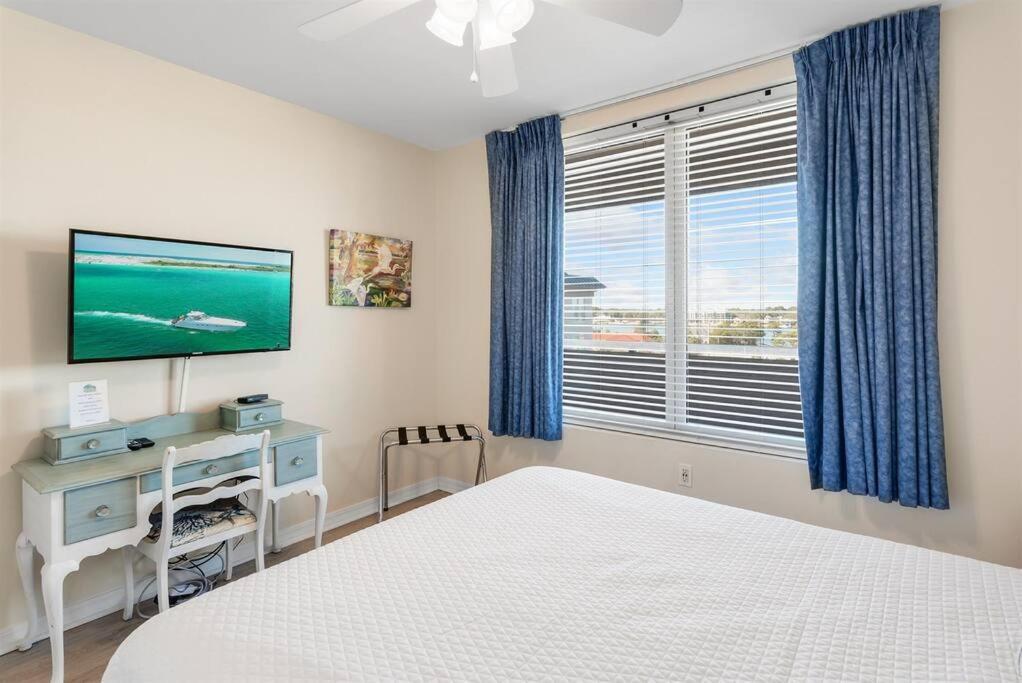 Apartment Island Princess 713 Flip Flop Stop