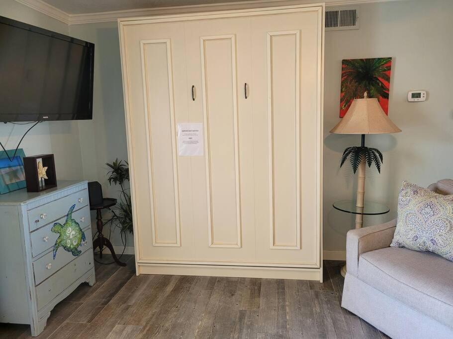 On Okaloosa Island Emerald Isle 6th Floor 2 Bedrooms And Bed