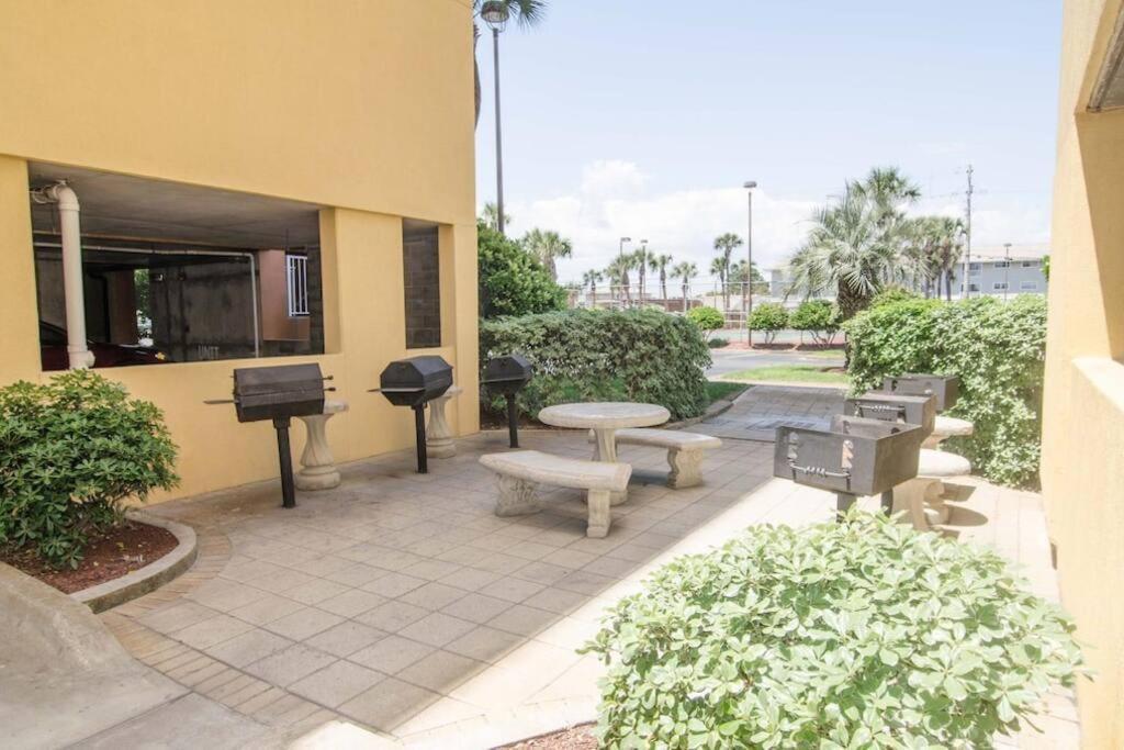 Gulf Dunes 314 Sunny & Chair * Fort Walton Beach
