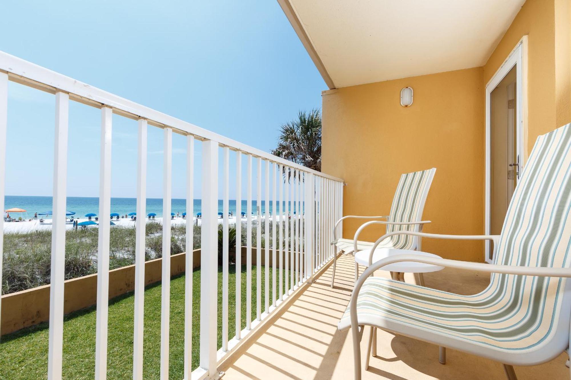 Cozy Beachfront - Romantic Getaway! Apartment