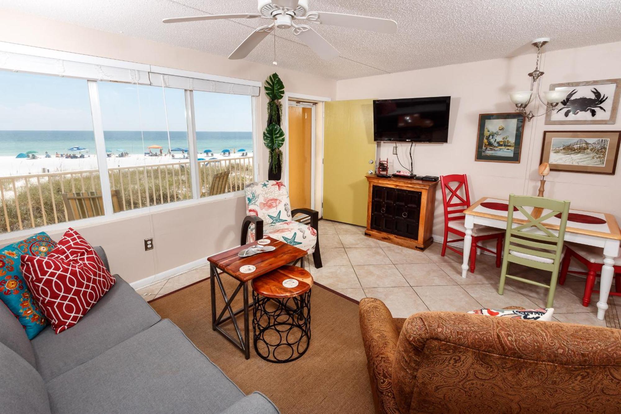 Cozy Beachfront - Romantic Getaway! * Fort Walton Beach