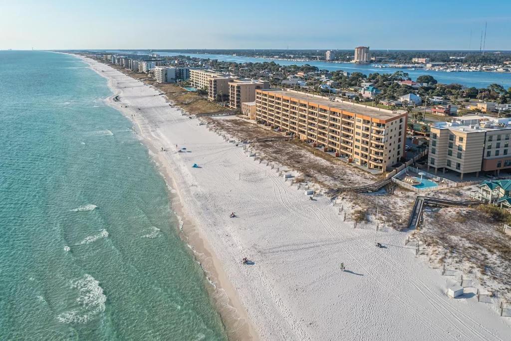 Apartment Family Tides-the Ultimate Family Beachfront Condo!