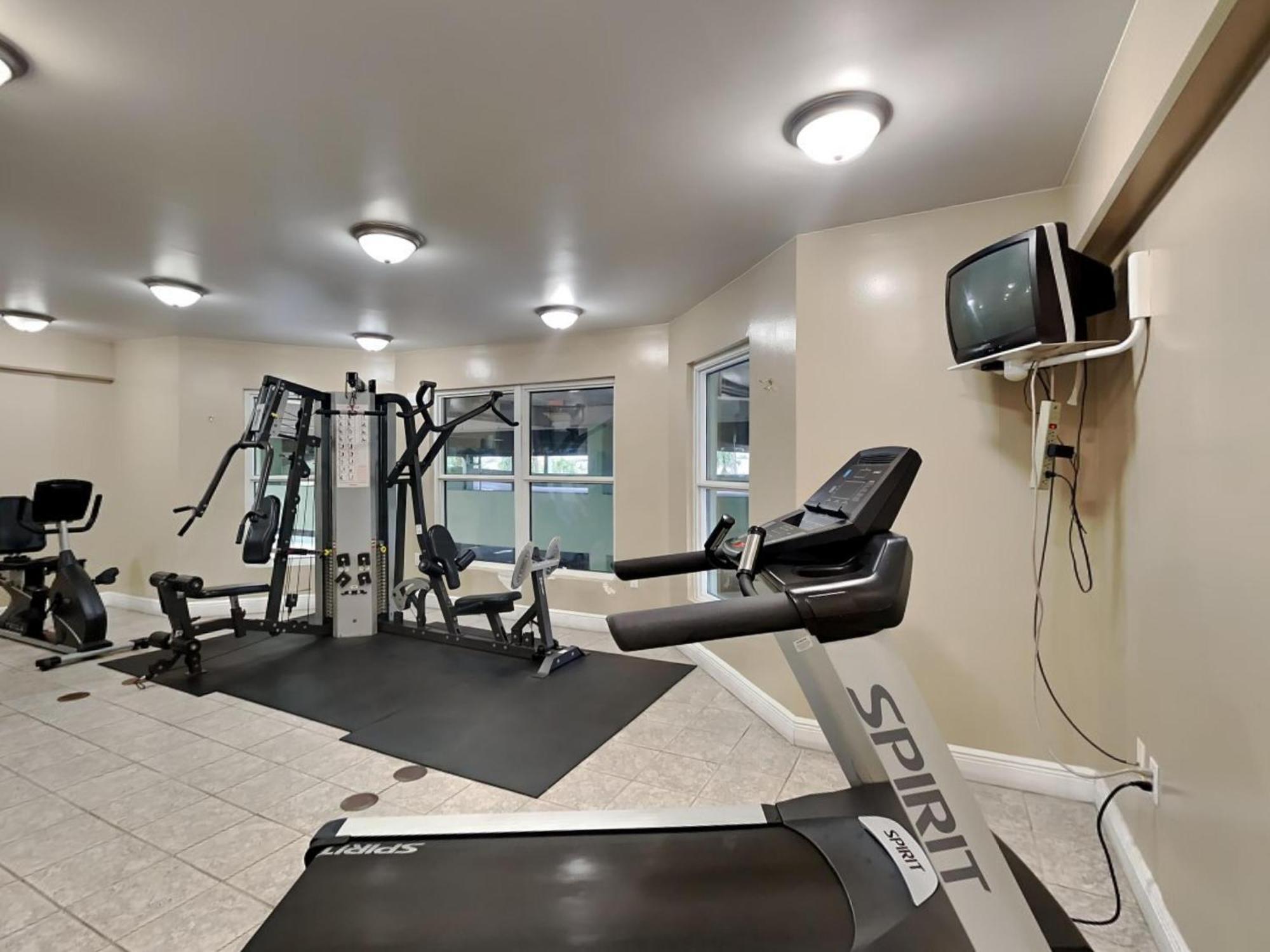Amazing In Walton With Heated Swimming Pool, Outdoor Swimming Pool And 3 Bedrooms Apartment *