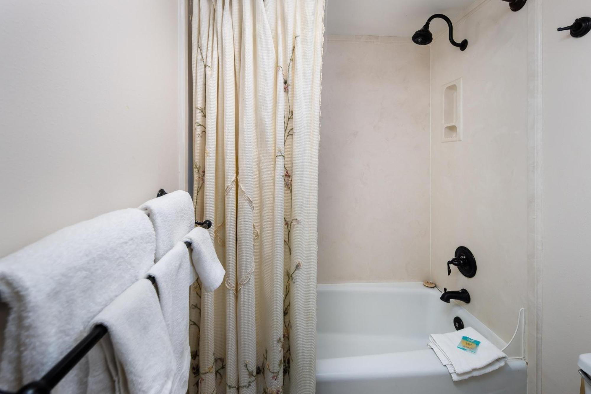 Nautilus 1501 - Gulf Front 2 Bedroom - 5th Floor - Huge Wrap Around Balcony Holiday home Fort Walton Beach