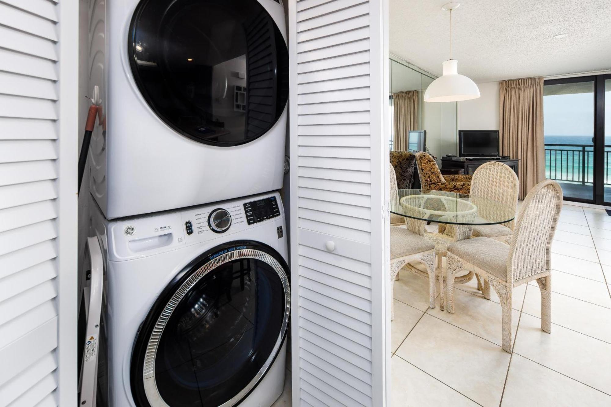 Nautilus 1501 - Gulf Front 2 Bedroom - 5th Floor - Huge Wrap Around Balcony Fort Walton Beach
