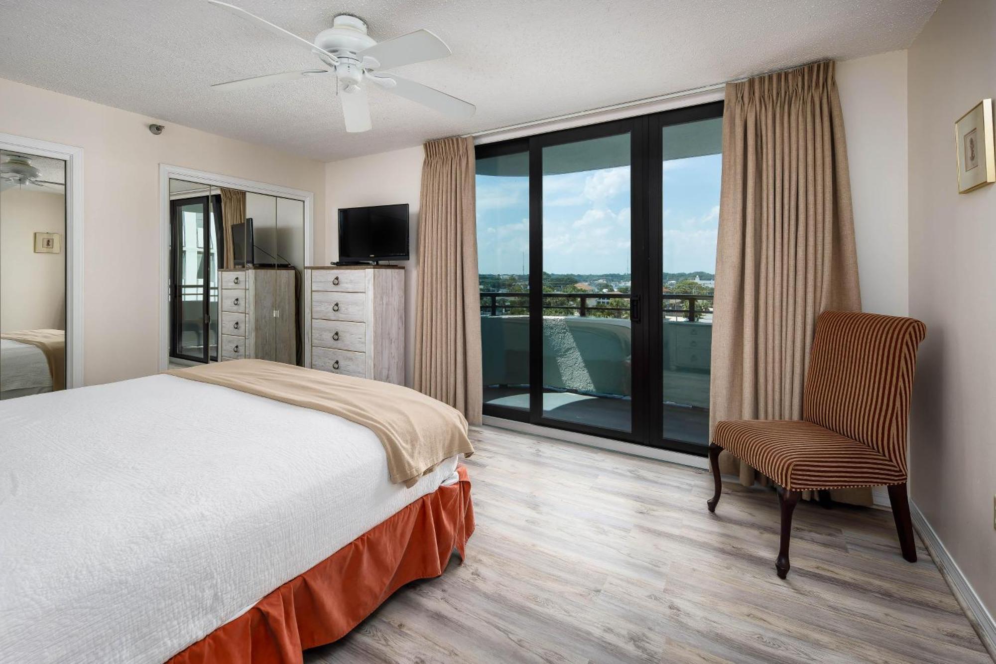 Nautilus 1501 - Gulf Front 2 Bedroom - 5th Floor - Huge Wrap Around Balcony Holiday home