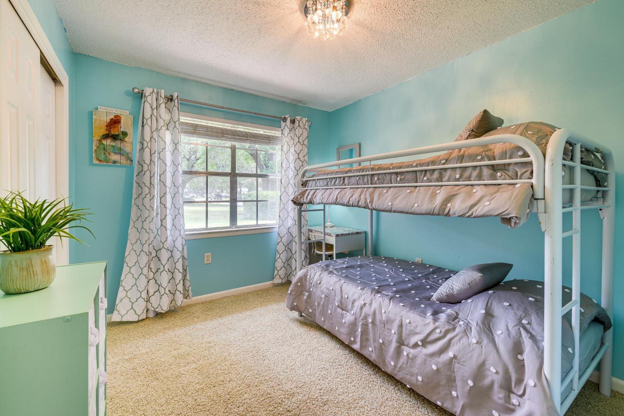 Holiday home Pet-friendly Walton With Pool