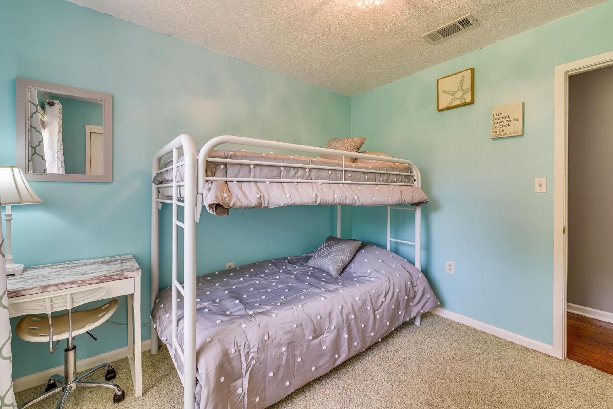 Holiday home Pet-friendly Walton With Pool