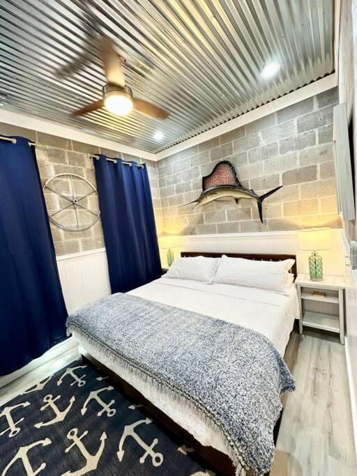 Livin Right Sail Loft: Pickleball, Basketball, Close 2 The Fun! Apartment