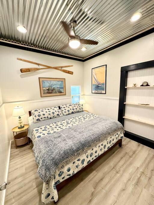 Livin Right Sail Loft: Pickleball, Basketball, Close 2 The Fun!