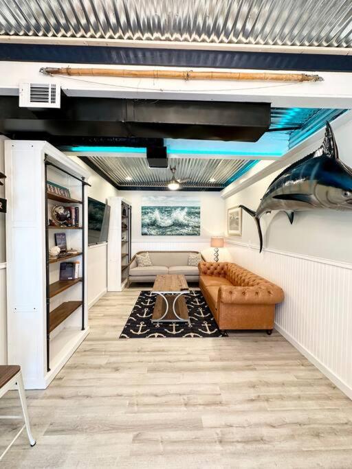 Livin Right Sail Loft: Pickleball, Basketball, Close 2 The Fun! *