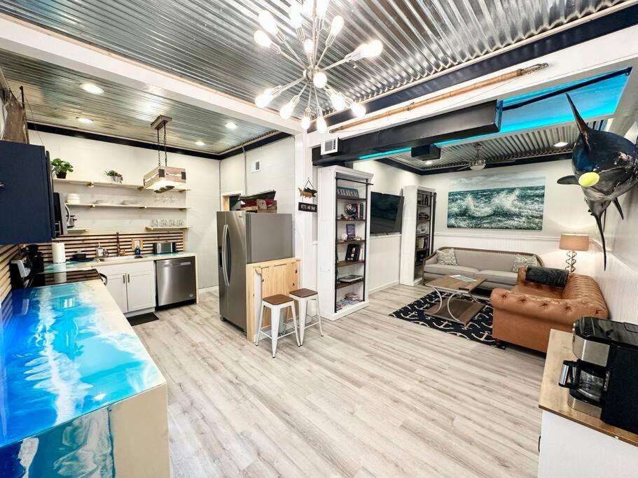 Livin Right Sail Loft: Pickleball, Basketball, Close 2 The Fun! *