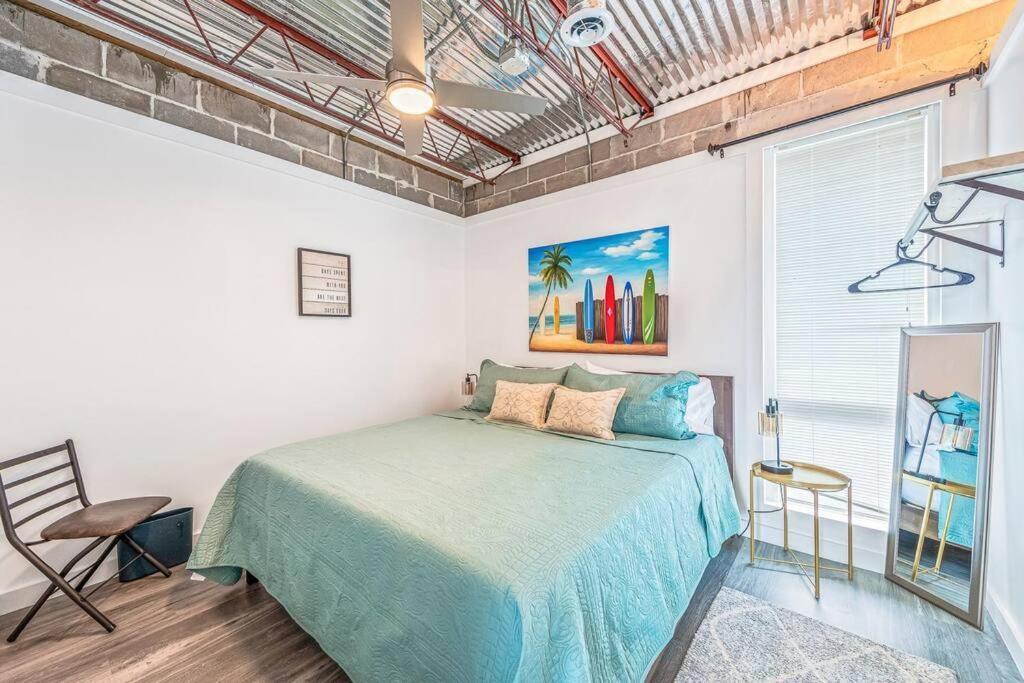 Livin Right Surf Loft: Pickleball, Basketball, Close To The Fun Apartment Fort Walton Beach