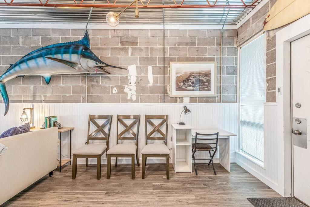 Livin Right Surf Loft: Pickleball, Basketball, Close To The Fun *