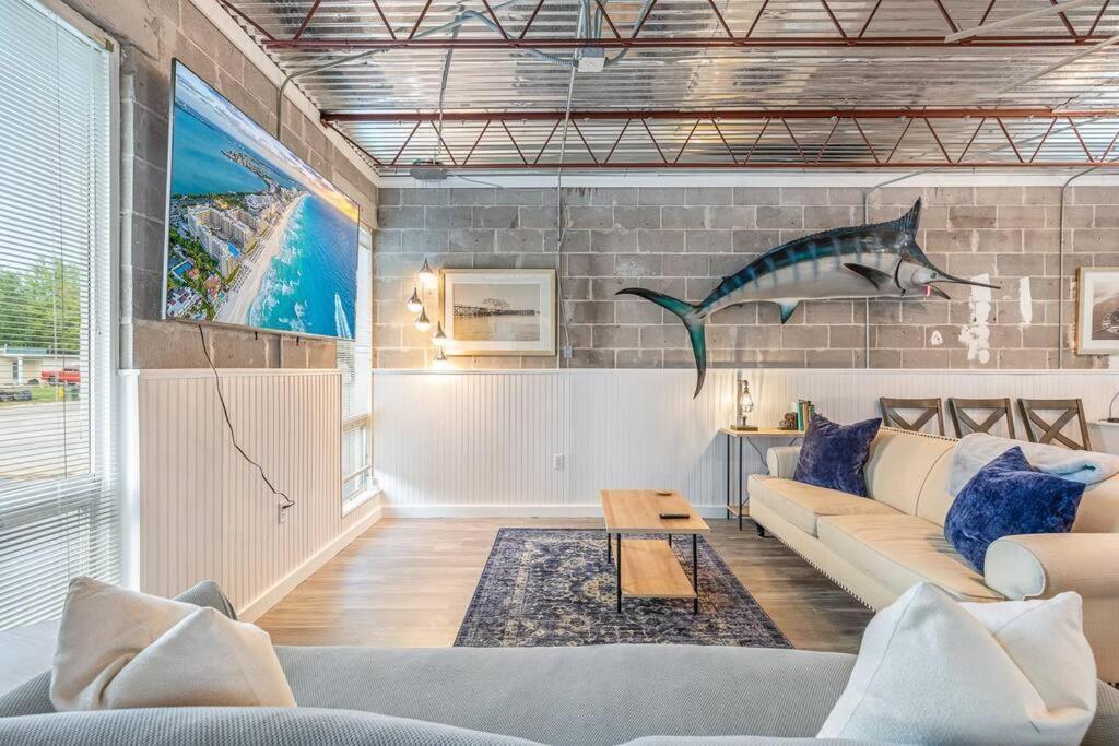 Livin Right Surf Loft: Pickleball, Basketball, Close To The Fun