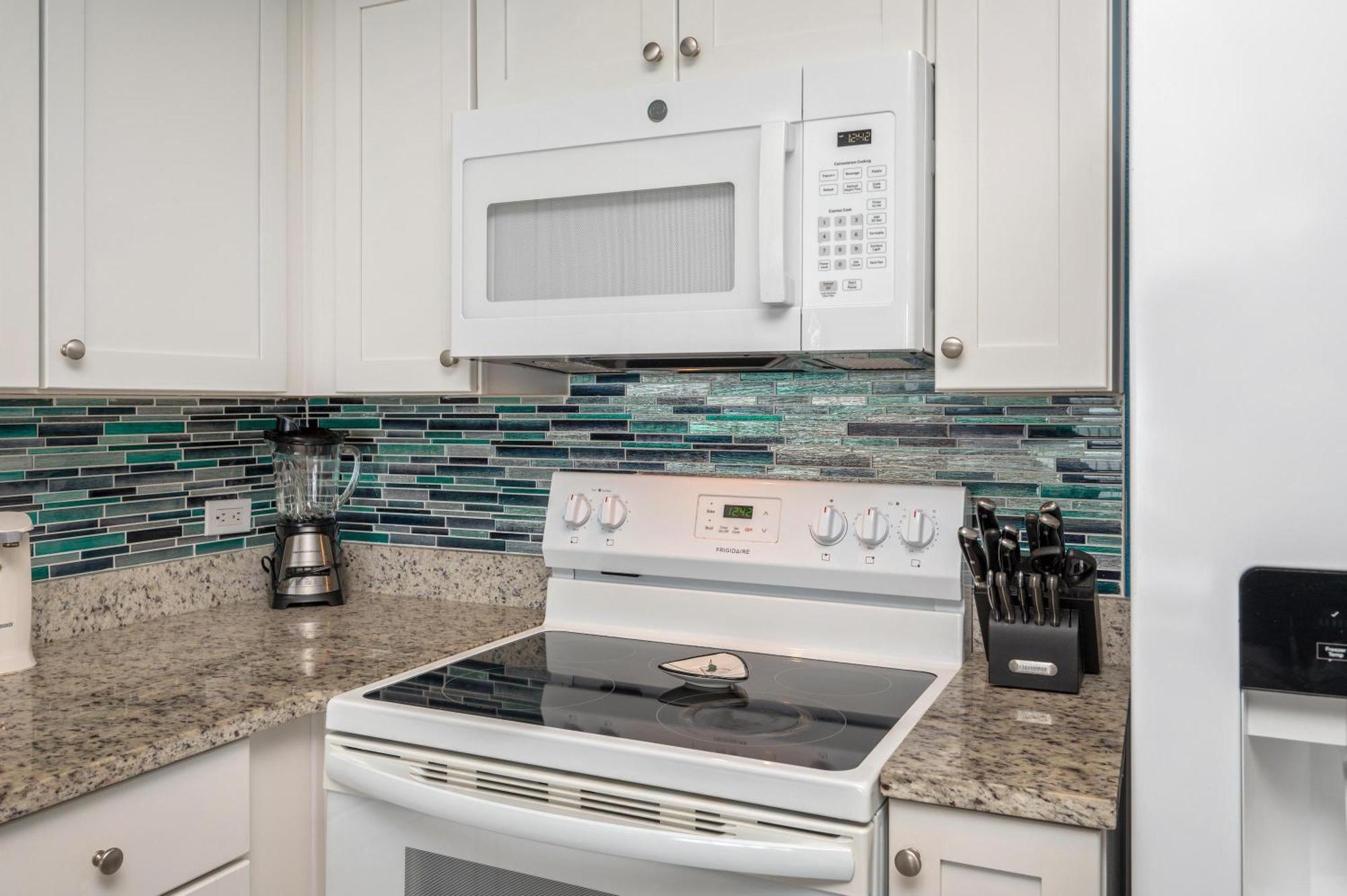 Apartment Ip#614-2bed/2 Bath Beachfront -remodeled Retreat!