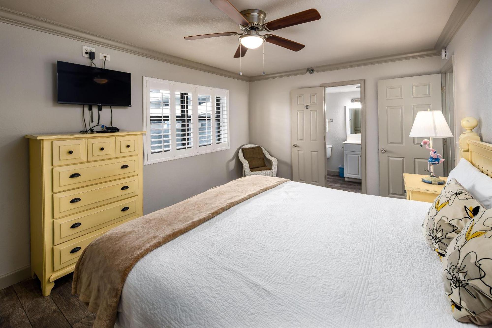 Nautilus 1101 - 3 Br/ 2 1/2 Ba Ground Floor On The - Free Service March To October