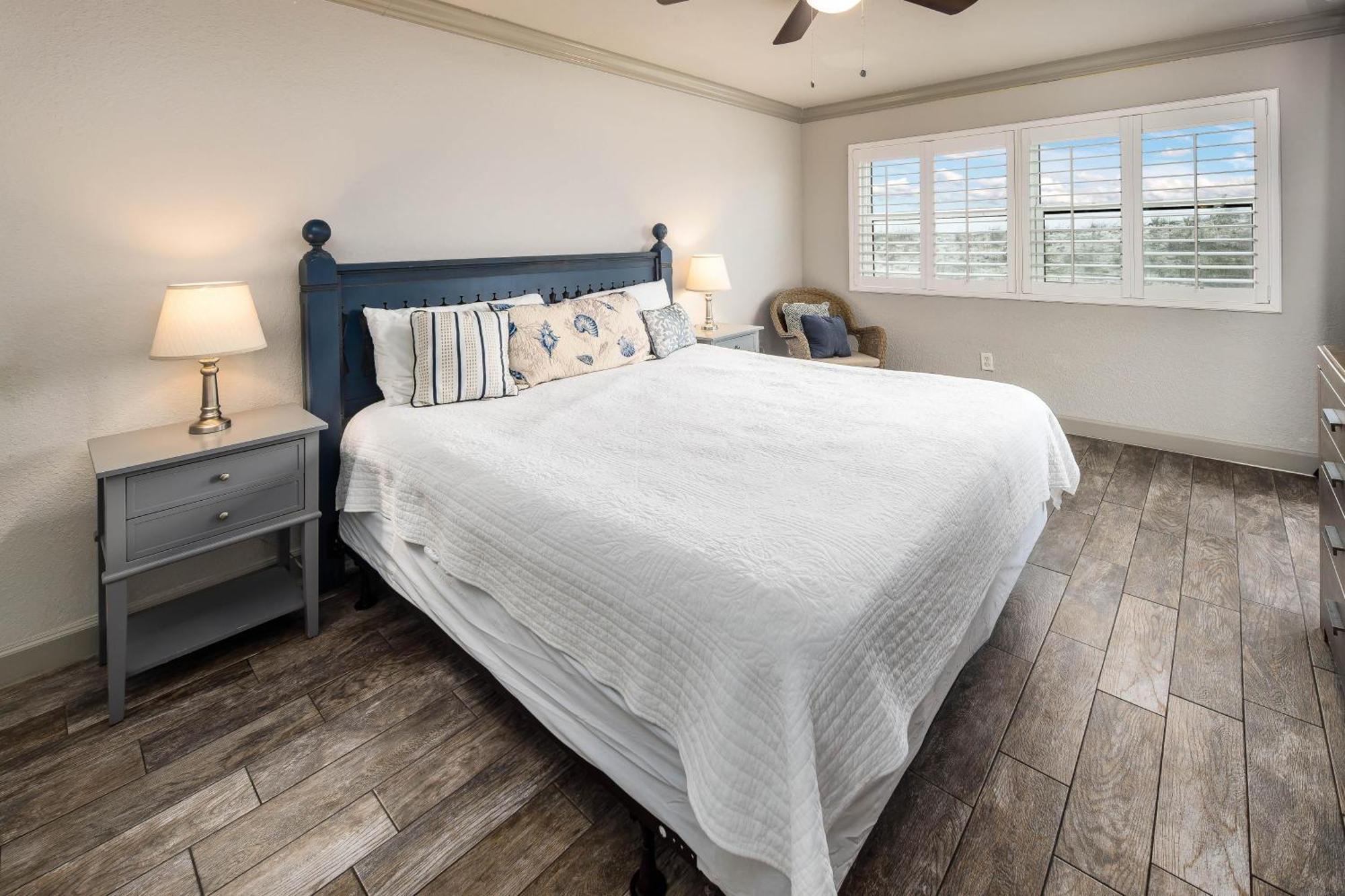 Nautilus 1101 - 3 Br/ 2 1/2 Ba Ground Floor On The - Free Service March To October *