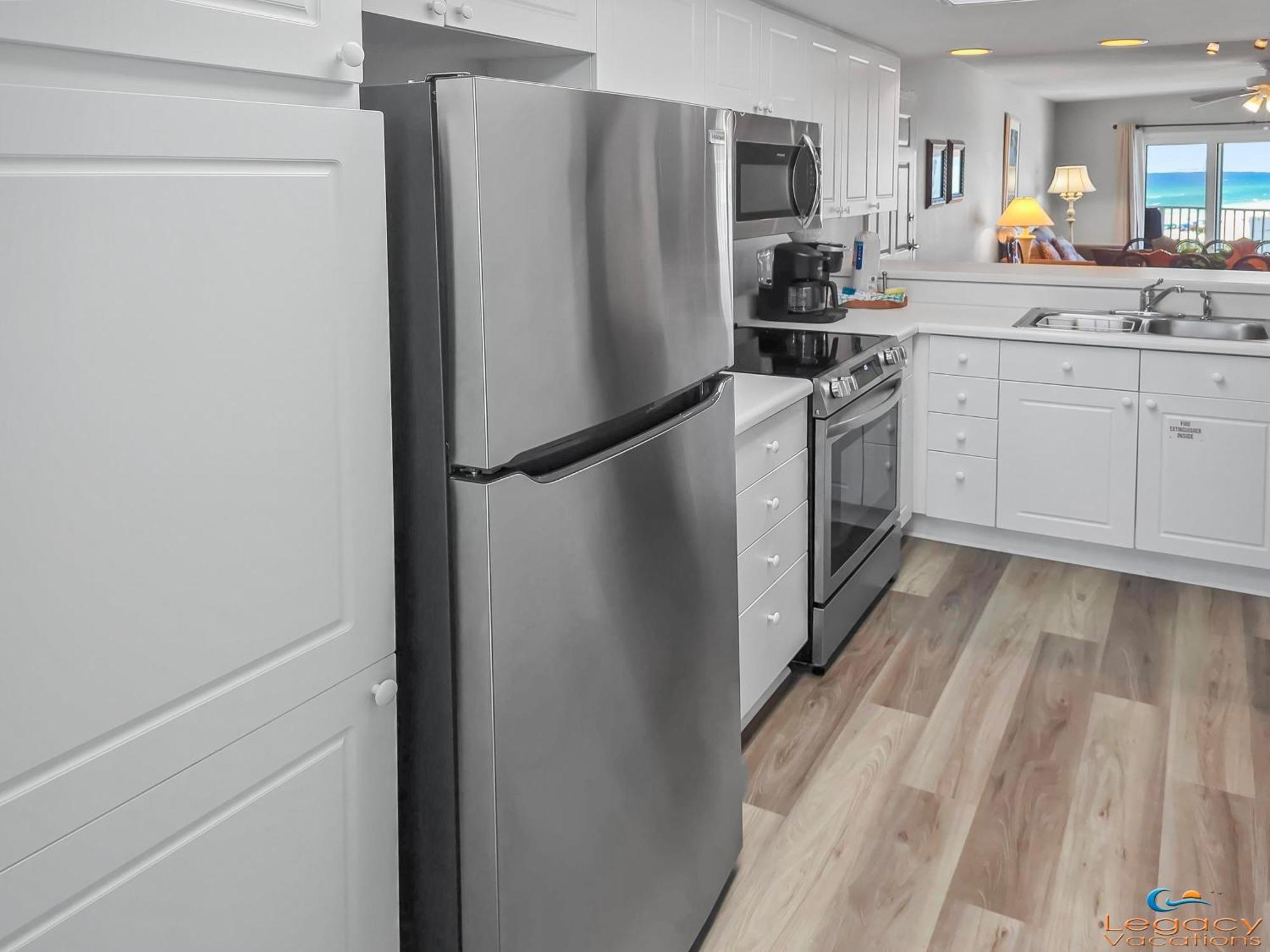 Apartment Sc 601b - Bchfront -free Seasonal Service!