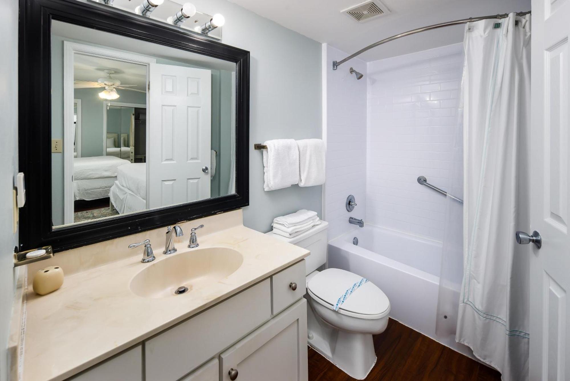 Nautilus 2410 Gulf View 2 Bedroom 4th Floor Free Service Fort Walton Beach