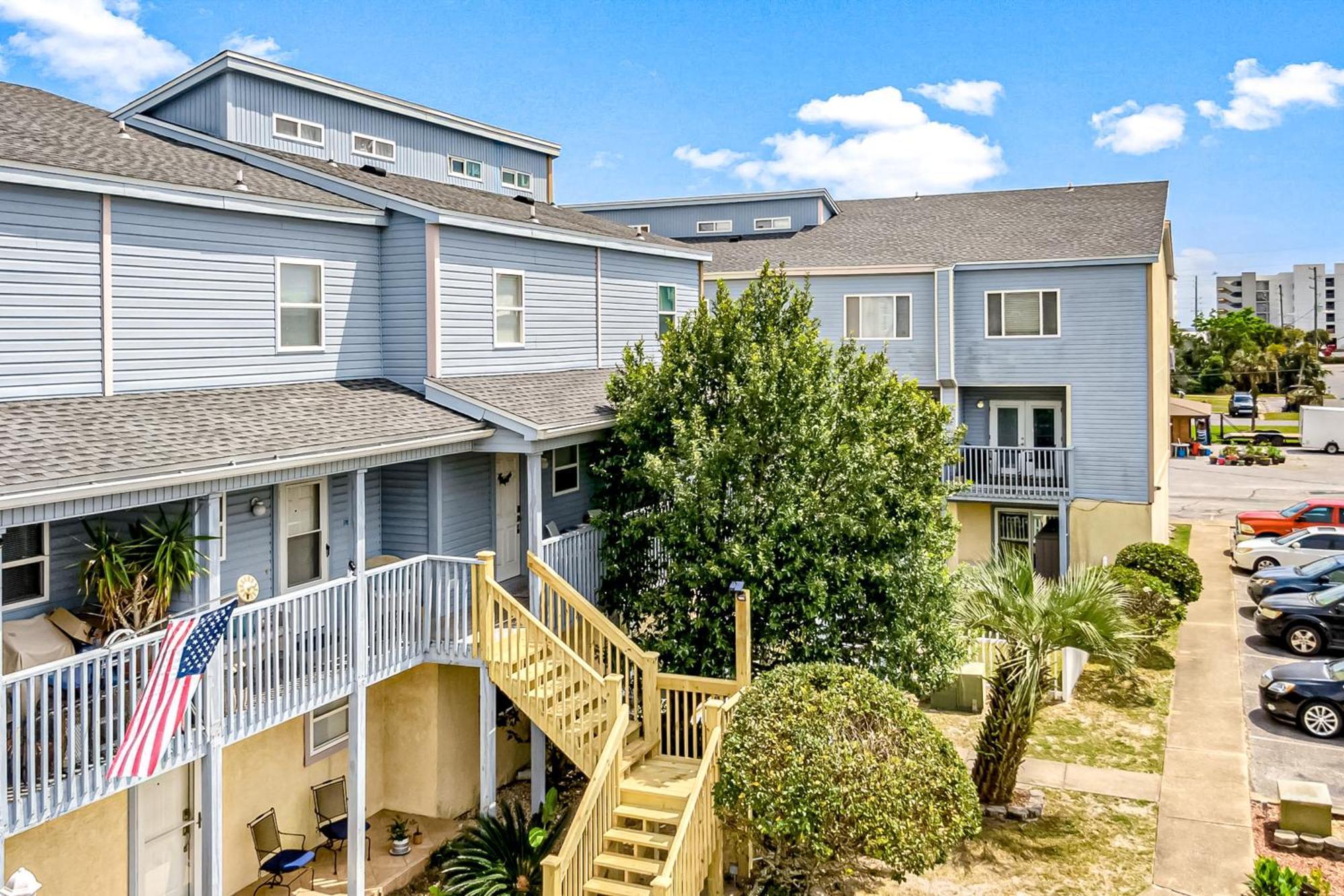 Commodores Landing 209 *