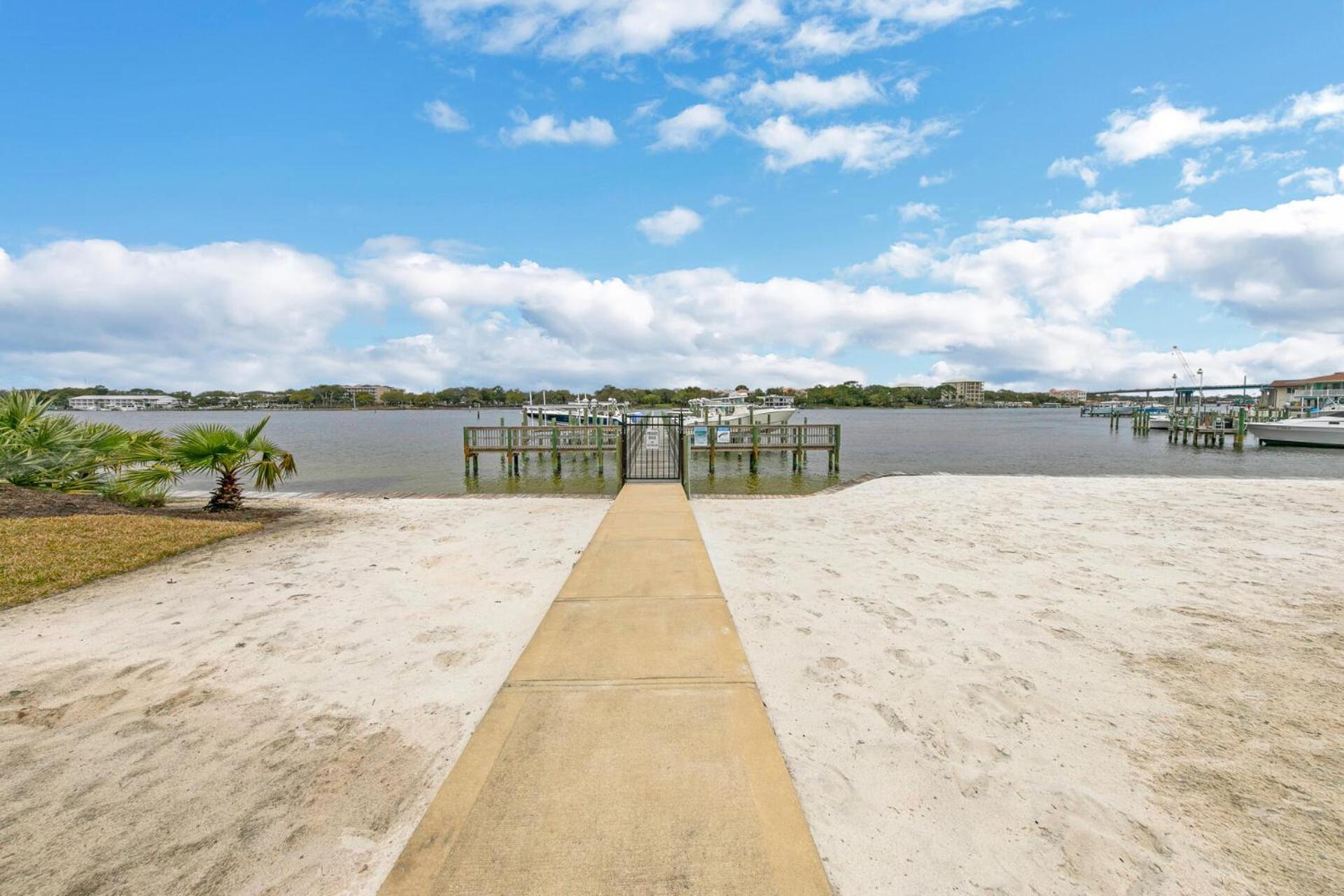 Completely Coastal Spacious Townhome With Harbor Views A Dock And Community Pool Holiday home *
