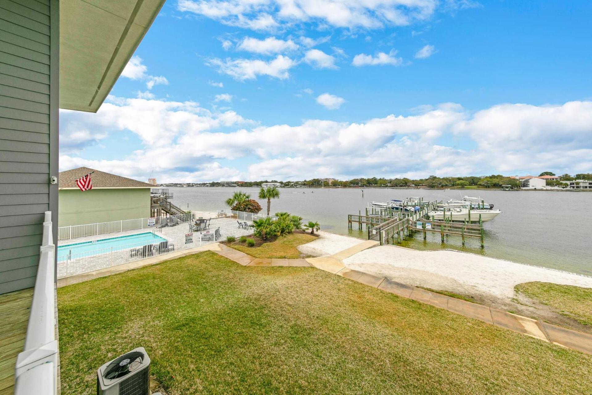 Completely Coastal Spacious Townhome With Harbor Views A Dock And Community Pool Holiday home Fort Walton Beach