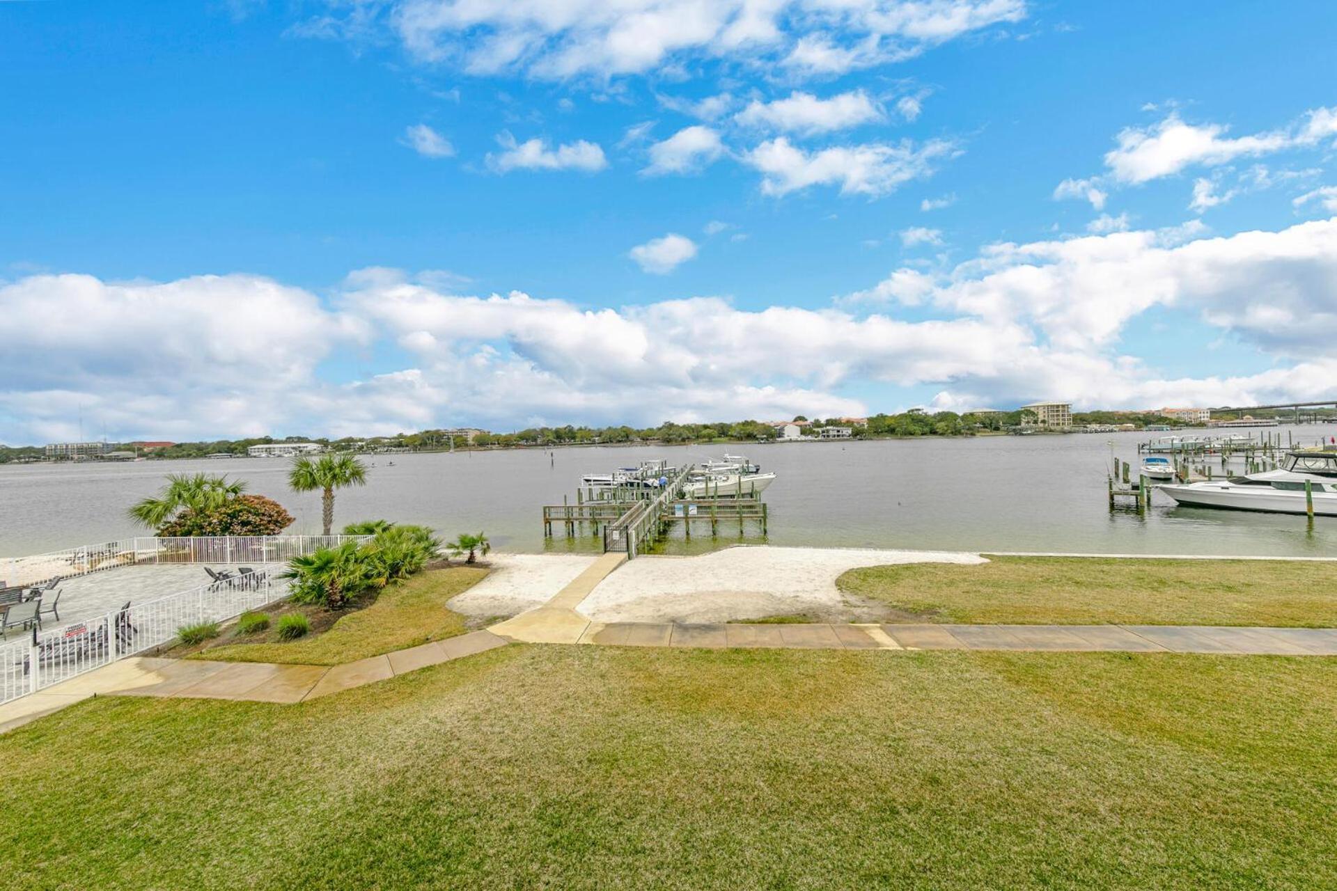 Holiday home Completely Coastal Spacious Townhome With Harbor Views A Dock And Community Pool
